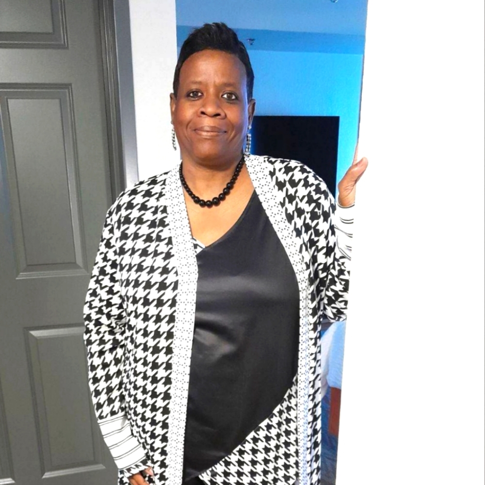 Meet your Posher, Ella